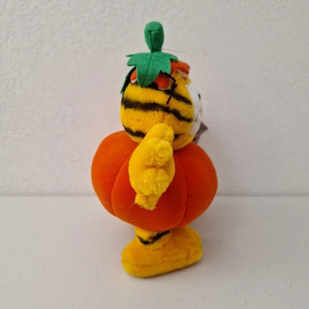 Vintage 1981 DAKIN Garfield Pumpkin Patch Halloween Plush Stuffed Toy 12